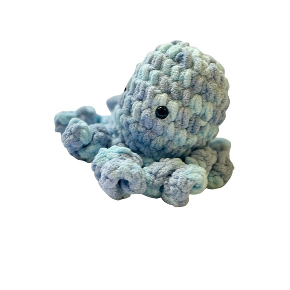 Handmade crochet octopus desk buddy - Picture 5 of 6